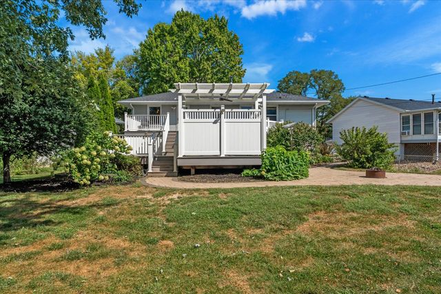 2207 Waveland Drive, Bettendorf, IA 52722