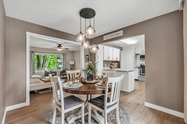 2207 Waveland Drive, Bettendorf, IA 52722