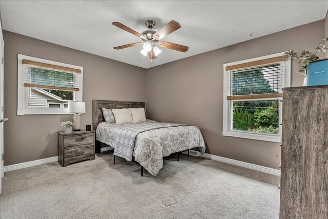 2207 Waveland Drive, Bettendorf, IA 52722