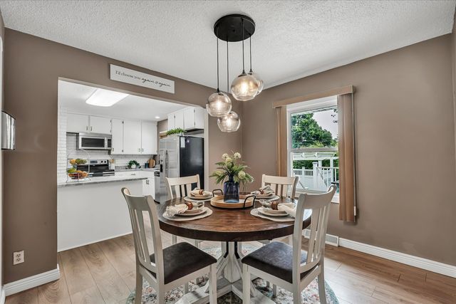 2207 Waveland Drive, Bettendorf, IA 52722