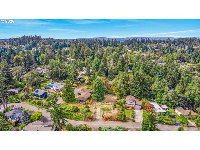 2665 HILLCREST Dr, West Linn, OR 97068