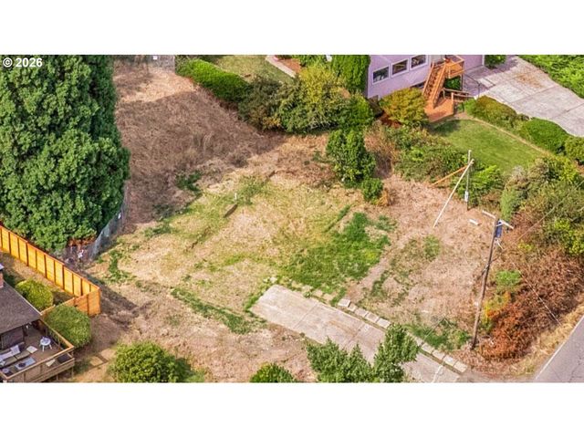 2665 HILLCREST Dr, West Linn, OR 97068