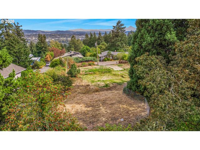 2665 HILLCREST Dr, West Linn, OR 97068
