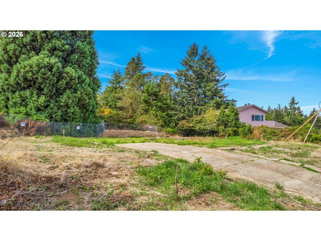 2665 HILLCREST Dr, West Linn, OR 97068