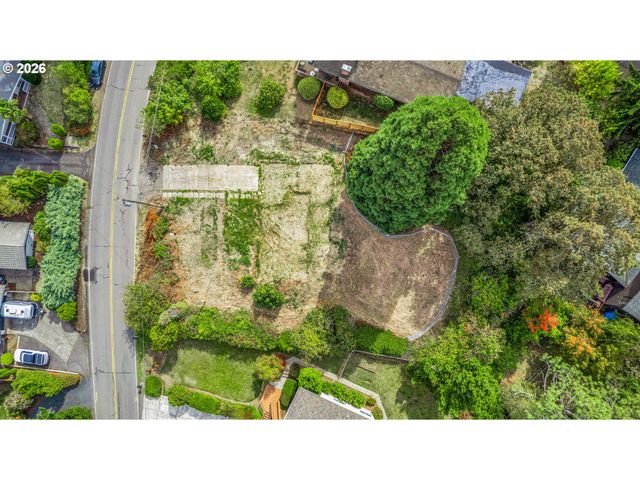 2665 HILLCREST Dr, West Linn, OR 97068