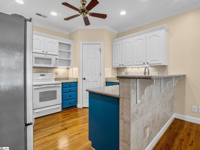 215 Arbours Commons Court, Spartanburg, SC 29307