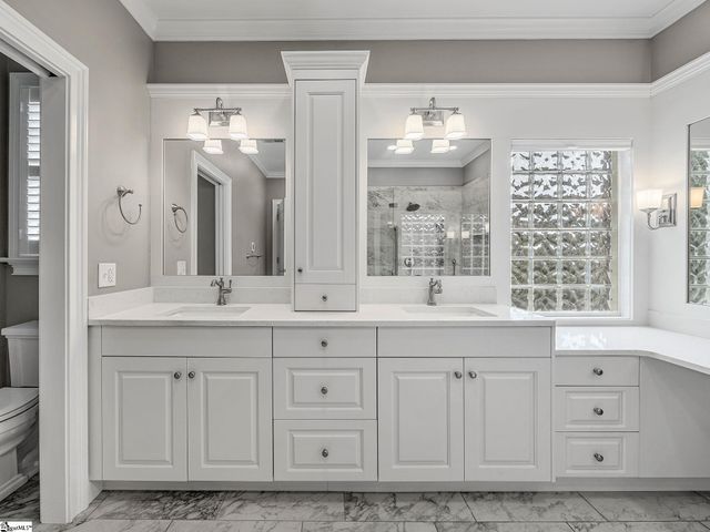 215 Arbours Commons Court, Spartanburg, SC 29307