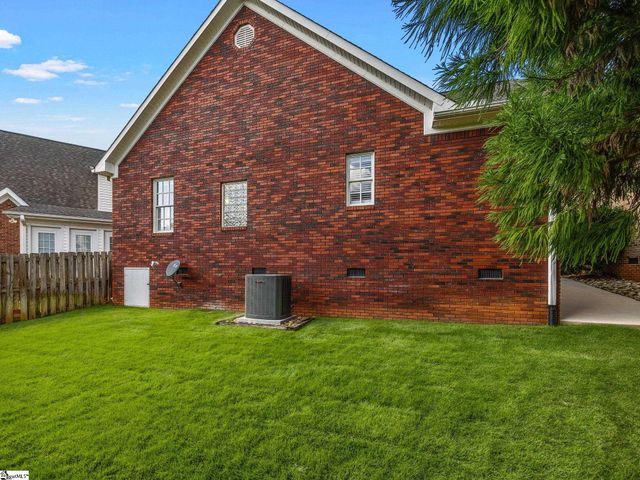 215 Arbours Commons Court, Spartanburg, SC 29307