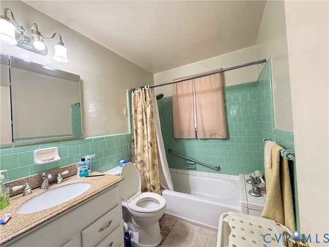 2211 Apollo Rd, Fairfield, VA 23223