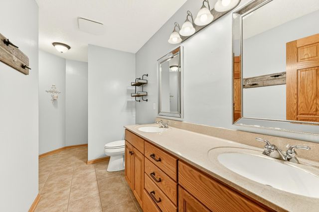 2482 Crimson Ridge Circle NW, Rochester, MN 55901