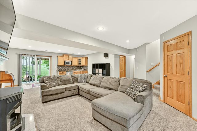 2482 Crimson Ridge Circle NW, Rochester, MN 55901