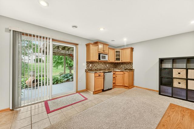 2482 Crimson Ridge Circle NW, Rochester, MN 55901