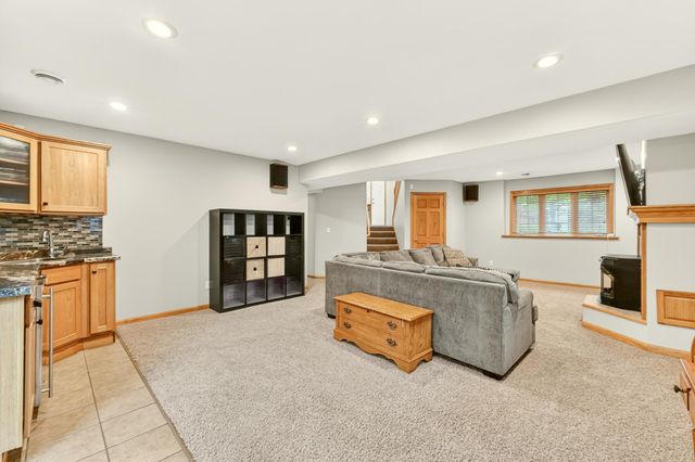 2482 Crimson Ridge Circle NW, Rochester, MN 55901