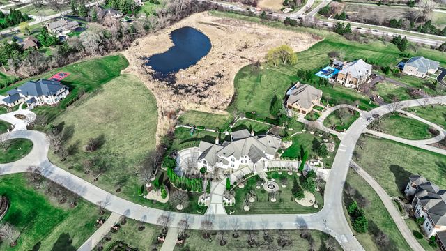 15 Terra Vita Court, South Barrington, IL 60010