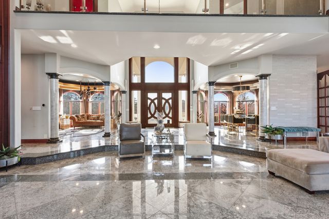 15 Terra Vita Court, South Barrington, IL 60010