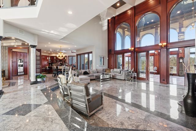 15 Terra Vita Court, South Barrington, IL 60010