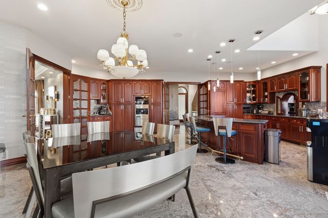 15 Terra Vita Court, South Barrington, IL 60010