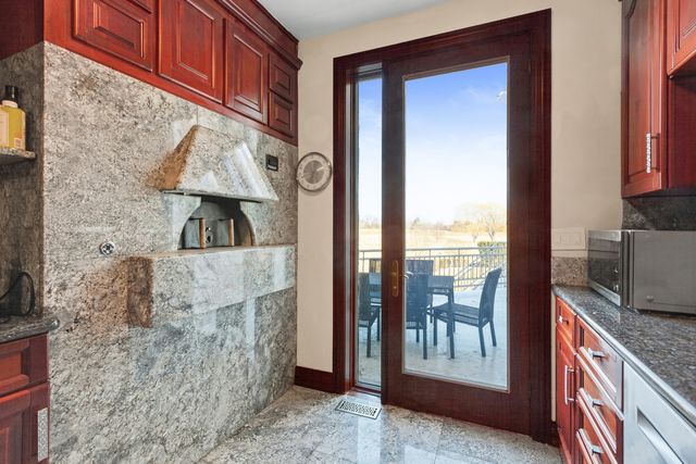 15 Terra Vita Court, South Barrington, IL 60010