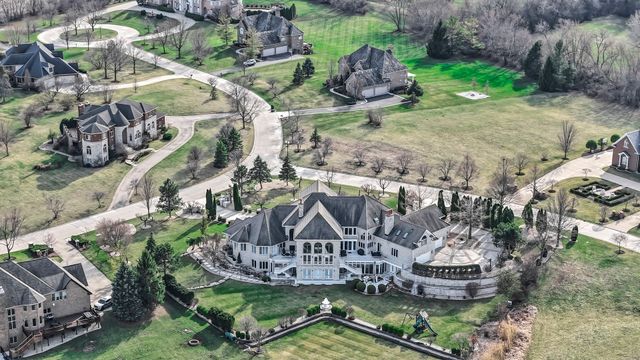 15 Terra Vita Court, South Barrington, IL 60010