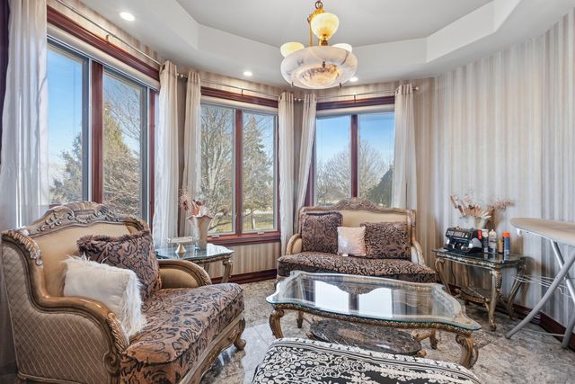 15 Terra Vita Court, South Barrington, IL 60010