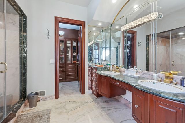 15 Terra Vita Court, South Barrington, IL 60010