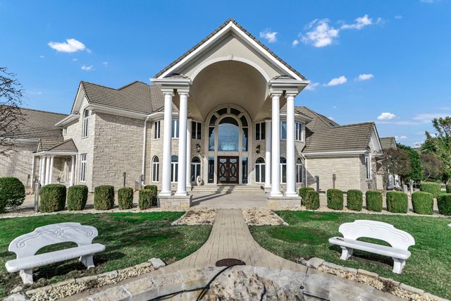 15 Terra Vita Court, South Barrington, IL 60010