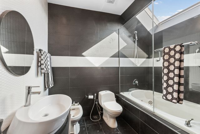 15 Terra Vita Court, South Barrington, IL 60010