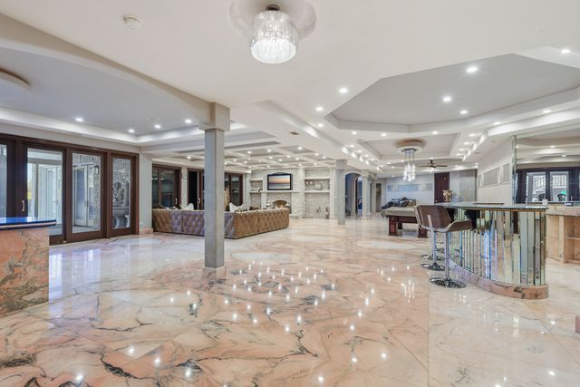 15 Terra Vita Court, South Barrington, IL 60010
