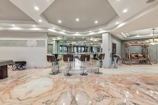 15 Terra Vita Court, South Barrington, IL 60010