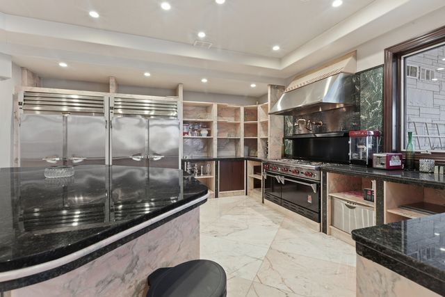 15 Terra Vita Court, South Barrington, IL 60010