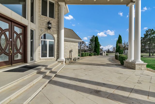 15 Terra Vita Court, South Barrington, IL 60010