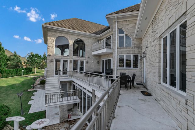 15 Terra Vita Court, South Barrington, IL 60010