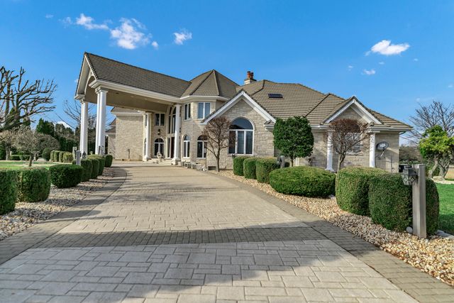 15 Terra Vita Court, South Barrington, IL 60010