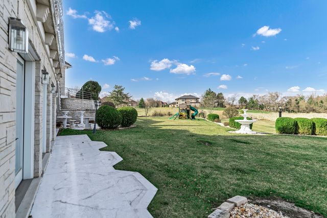 15 Terra Vita Court, South Barrington, IL 60010