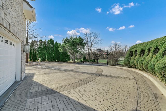 15 Terra Vita Court, South Barrington, IL 60010