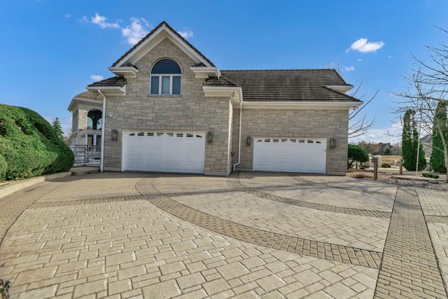 15 Terra Vita Court, South Barrington, IL 60010