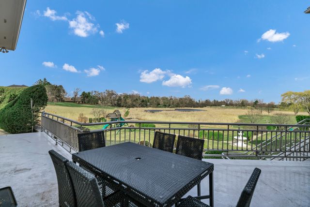 15 Terra Vita Court, South Barrington, IL 60010