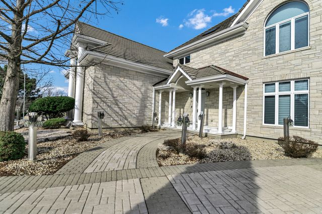 15 Terra Vita Court, South Barrington, IL 60010