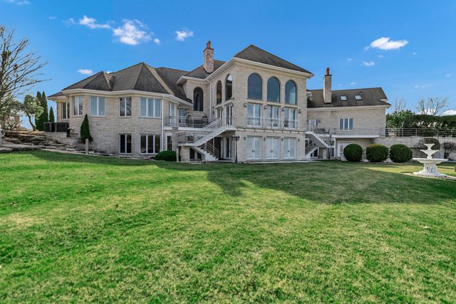 15 Terra Vita Court, South Barrington, IL 60010