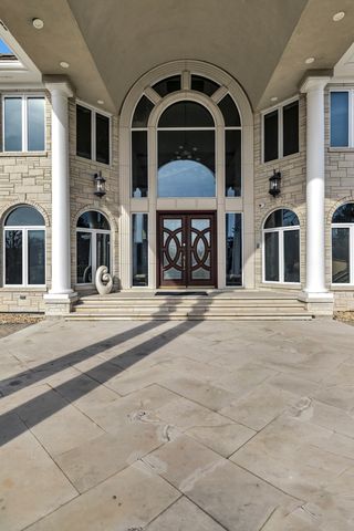 15 Terra Vita Court, South Barrington, IL 60010