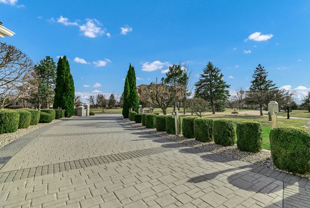 15 Terra Vita Court, South Barrington, IL 60010