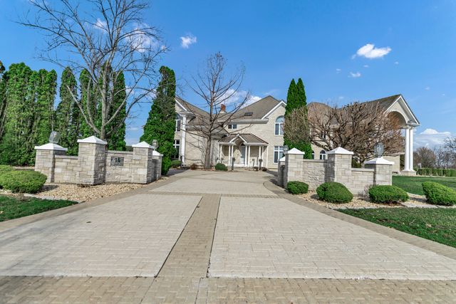 15 Terra Vita Court, South Barrington, IL 60010