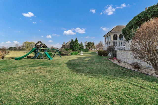15 Terra Vita Court, South Barrington, IL 60010
