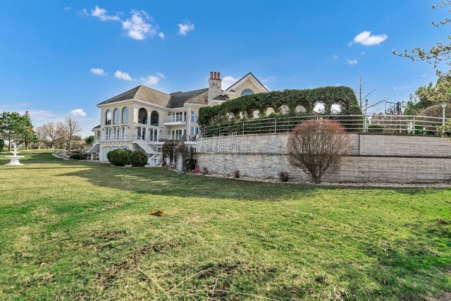 15 Terra Vita Court, South Barrington, IL 60010