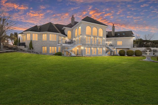 15 Terra Vita Court, South Barrington, IL 60010