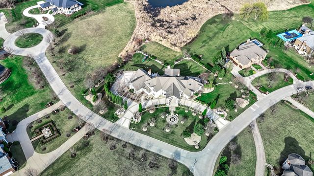 15 Terra Vita Court, South Barrington, IL 60010