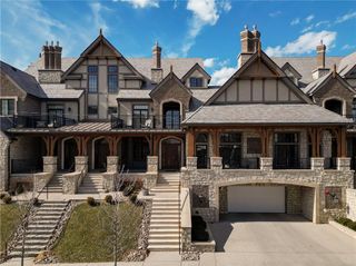 4522 Summit Street B, Kansas City, MO 64111