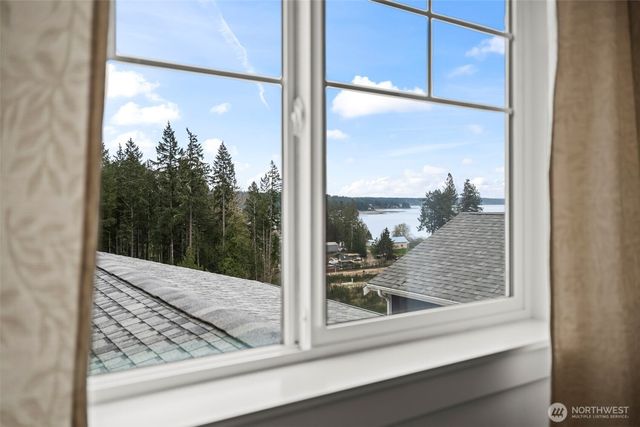 30 E Cedarland Lane, Allyn, WA 98524