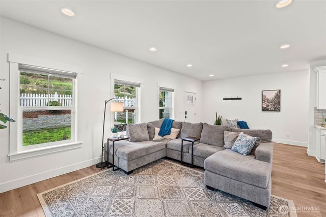 30 E Cedarland Lane, Allyn, WA 98524