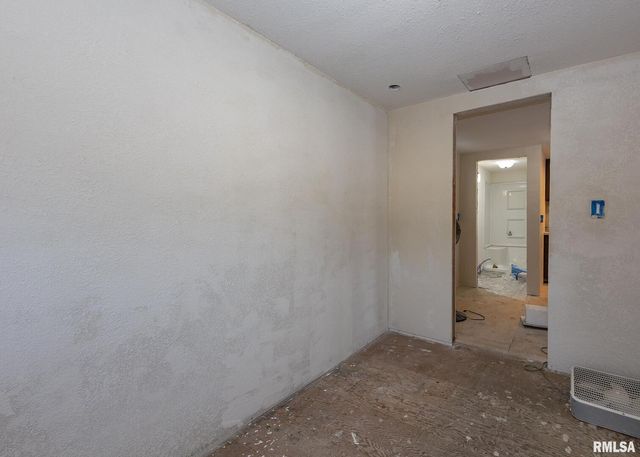 513 3RD Street, Camanche, IA 52730